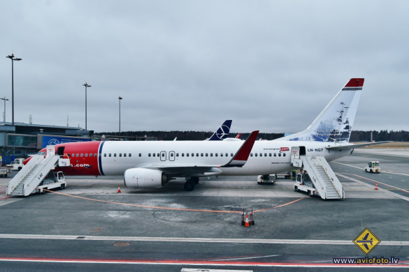Boeing 737-8JP